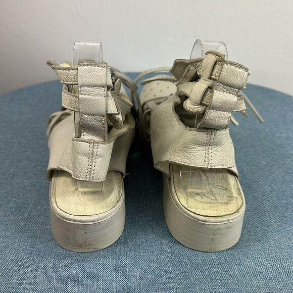 Esquivel Ivory Leather Round Toe Perforated Sandals Size 10 - Picture 3 of 8